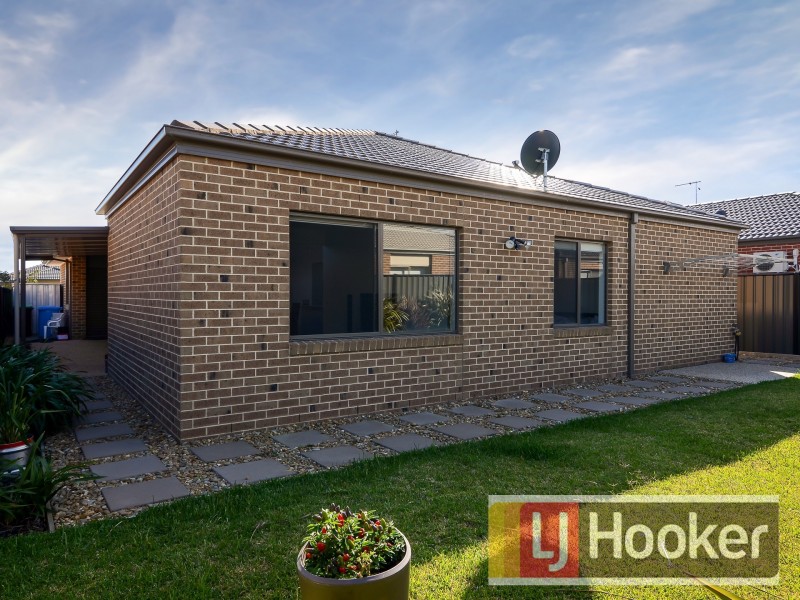 5 Haflinger Ave, Clyde North VIC 3978