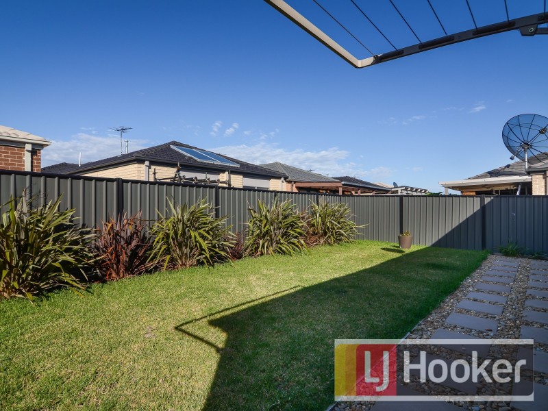 5 Haflinger Ave, Clyde North VIC 3978