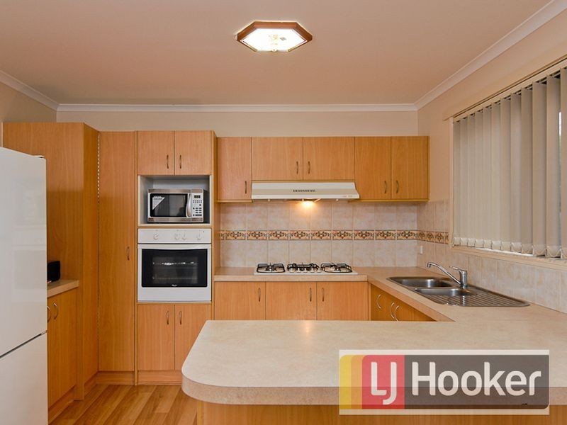 25 Karoonda Way, Hampton Park VIC 3976