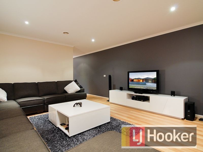 25 Karoonda Way, Hampton Park VIC 3976