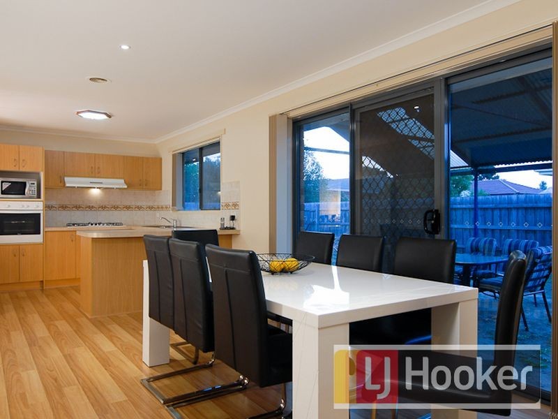 25 Karoonda Way, Hampton Park VIC 3976