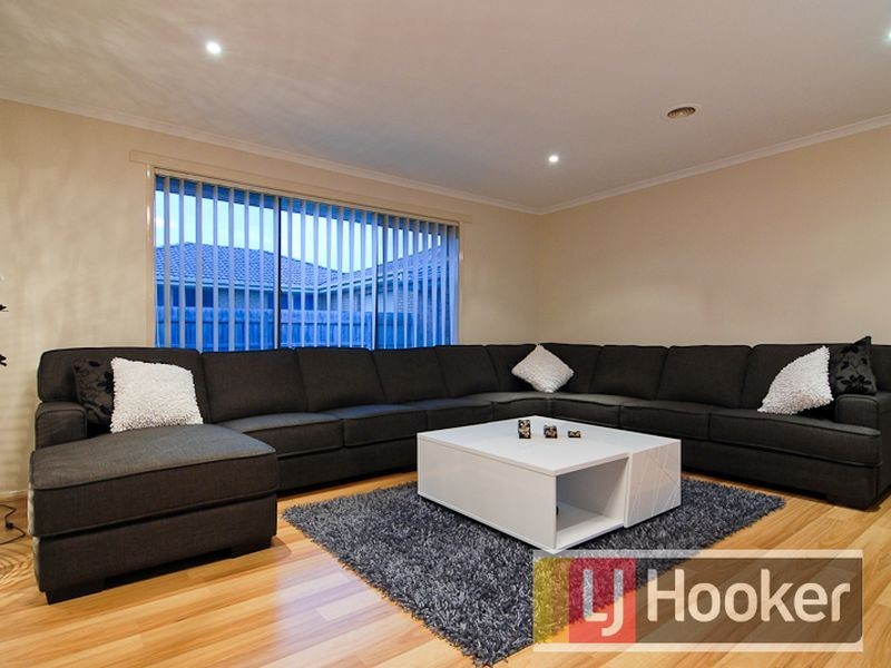 25 Karoonda Way, Hampton Park VIC 3976