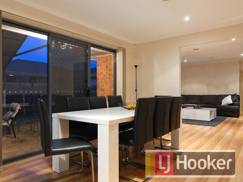 25 Karoonda Way, Hampton Park VIC 3976