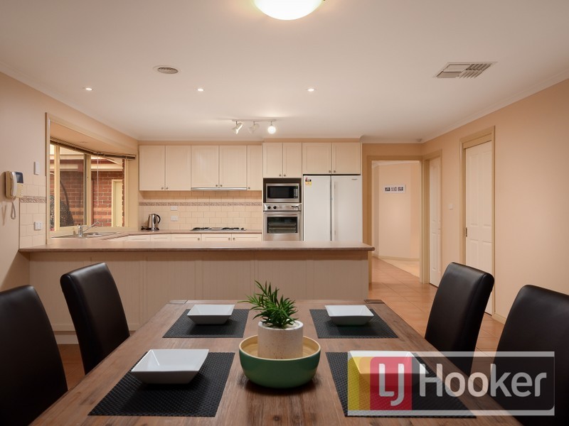18 Jamieson Way, Berwick VIC 3806