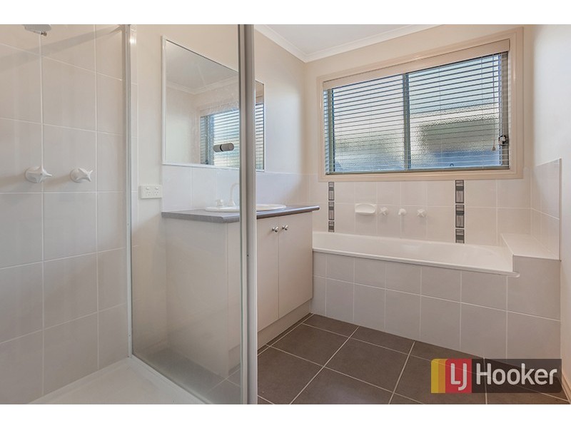 50 Lucerne Crescent, Pakenham VIC 3810