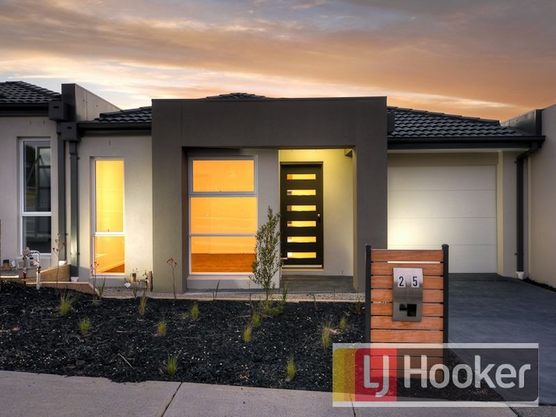 25 Royal St George Chase Settlers Run, Cranbourne VIC 3977