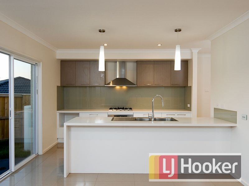 25 Royal St George Chase Settlers Run, Cranbourne VIC 3977