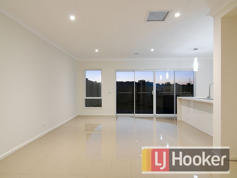 25 Royal St George Chase Settlers Run, Cranbourne VIC 3977