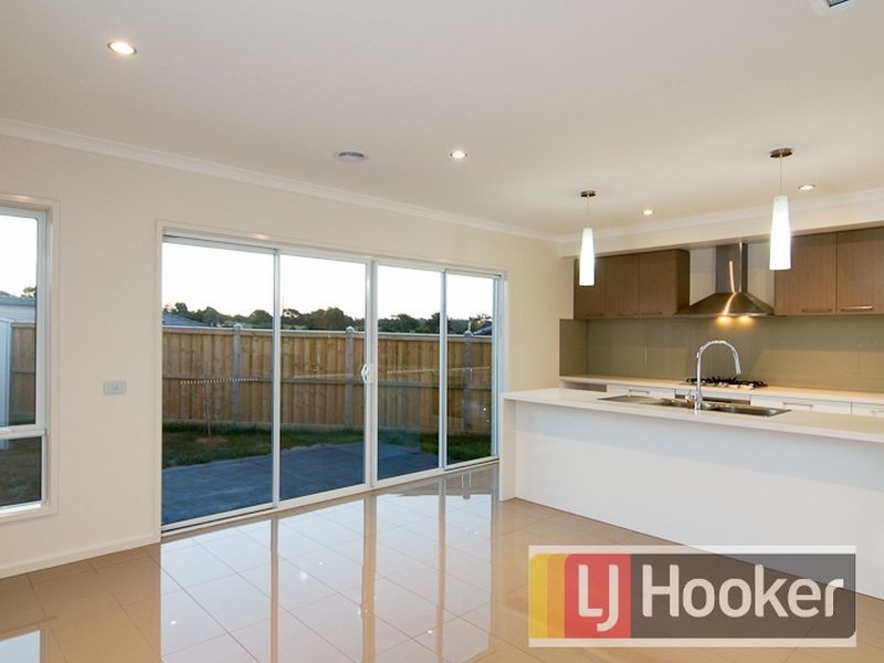 25 Royal St George Chase Settlers Run, Cranbourne VIC 3977