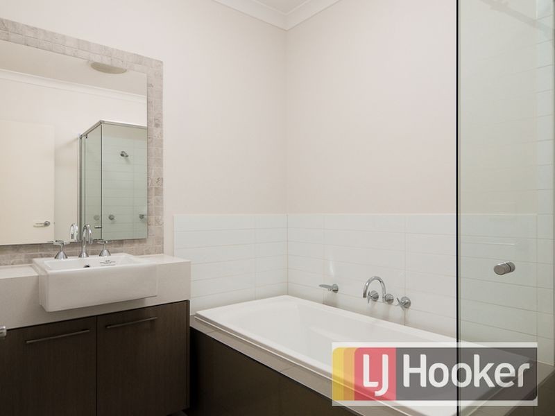 25 Royal St George Chase Settlers Run, Cranbourne VIC 3977