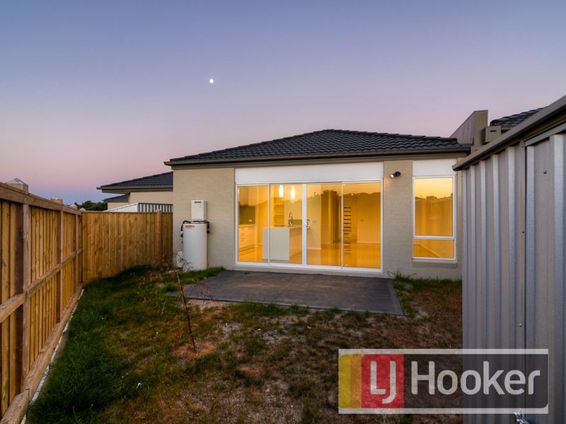 25 Royal St George Chase Settlers Run, Cranbourne VIC 3977