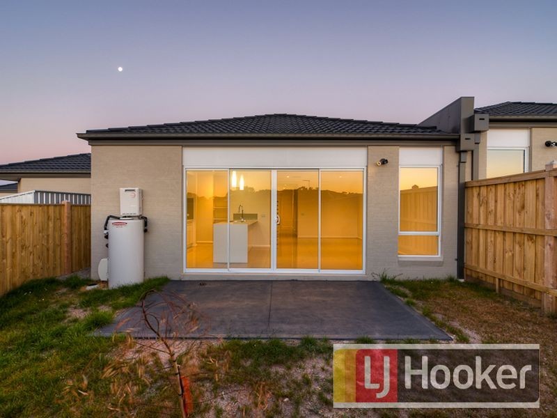 25 Royal St George Chase Settlers Run, Cranbourne VIC 3977