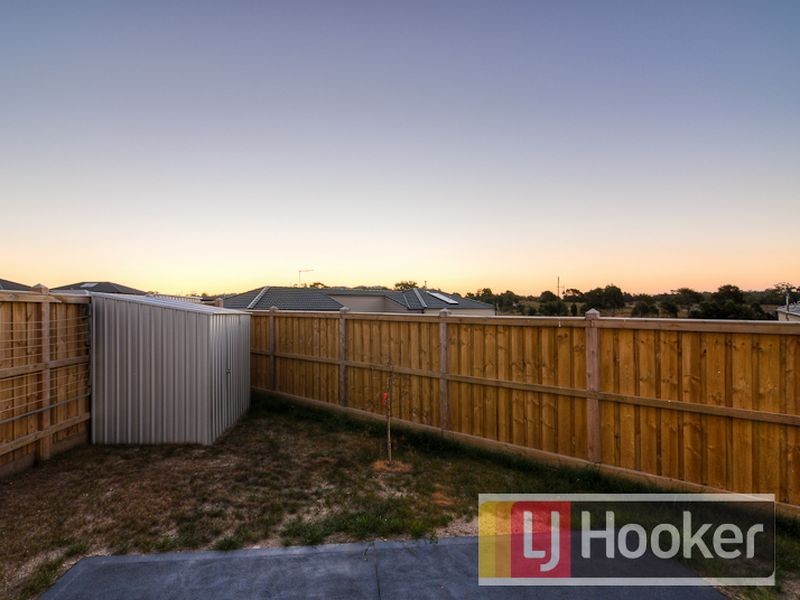 25 Royal St George Chase Settlers Run, Cranbourne VIC 3977