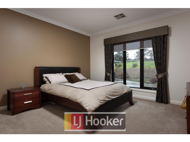 222 Army Road, Pakenham VIC 3810