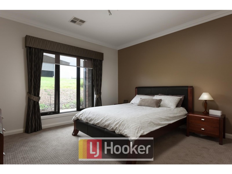 222 Army Road, Pakenham VIC 3810