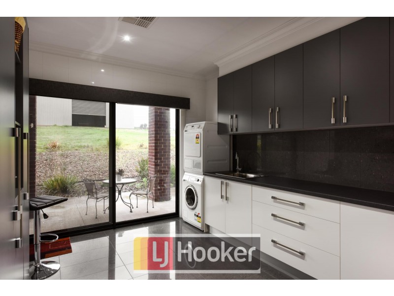 222 Army Road, Pakenham VIC 3810