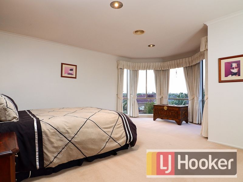 24 Lighthorse Crescent, Narre Warren South VIC 3805