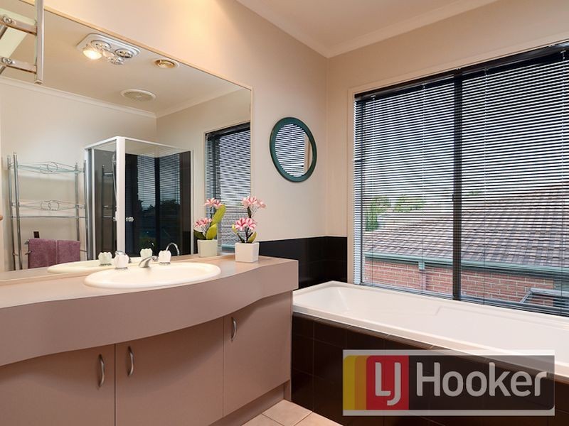 24 Lighthorse Crescent, Narre Warren South VIC 3805