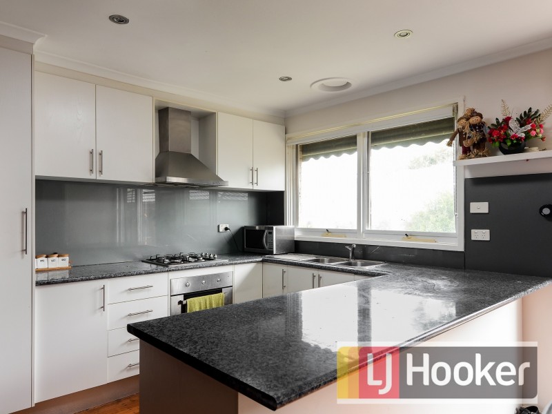 150 James Cook Drive, Endeavour Hills VIC 3802