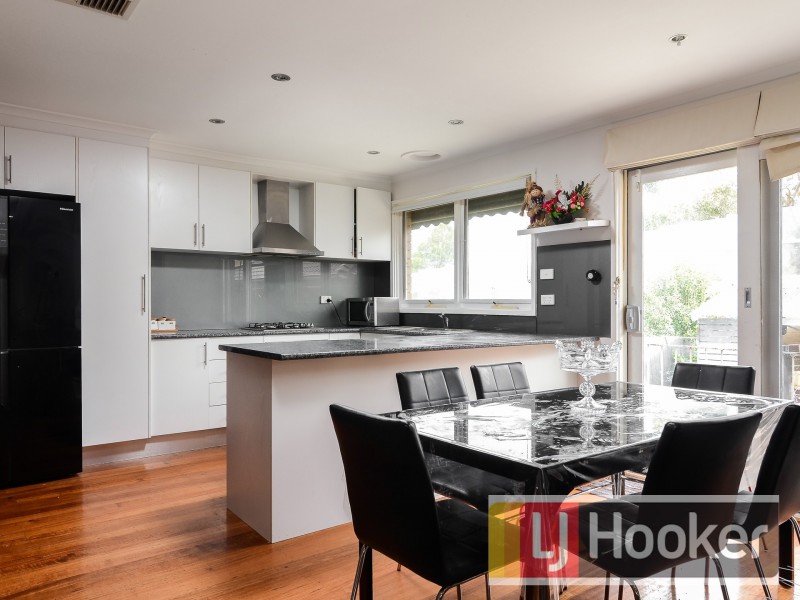 150 James Cook Drive, Endeavour Hills VIC 3802