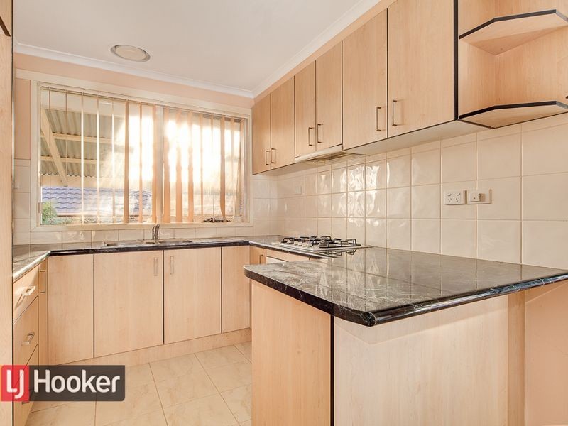 70 Oaktree Drive, Hampton Park VIC 3976