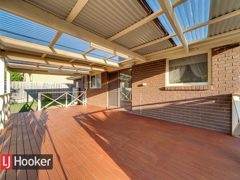 70 Oaktree Drive, Hampton Park VIC 3976