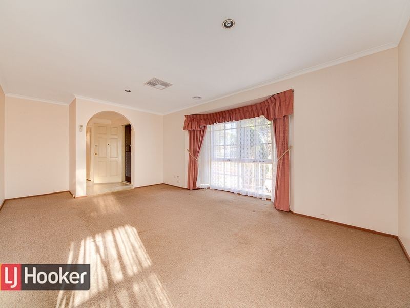 70 Oaktree Drive, Hampton Park VIC 3976