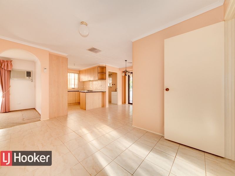 70 Oaktree Drive, Hampton Park VIC 3976