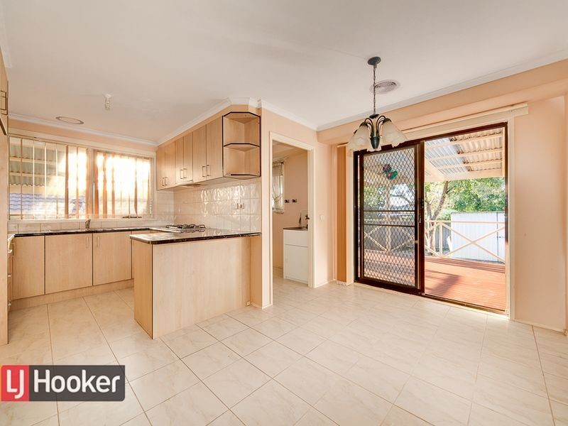70 Oaktree Drive, Hampton Park VIC 3976