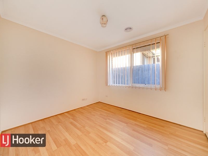 70 Oaktree Drive, Hampton Park VIC 3976