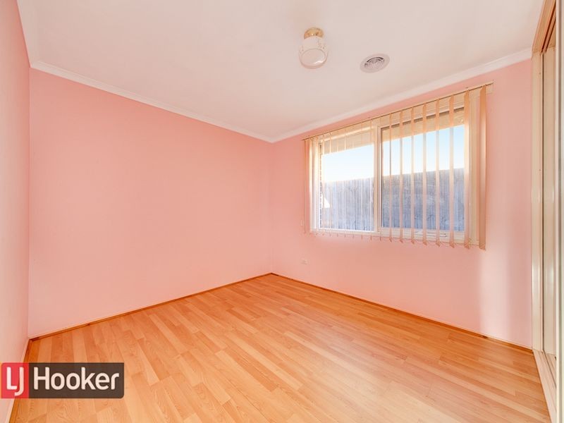 70 Oaktree Drive, Hampton Park VIC 3976