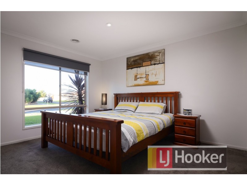 79 Scotsdale Drive, Cranbourne East VIC 3977