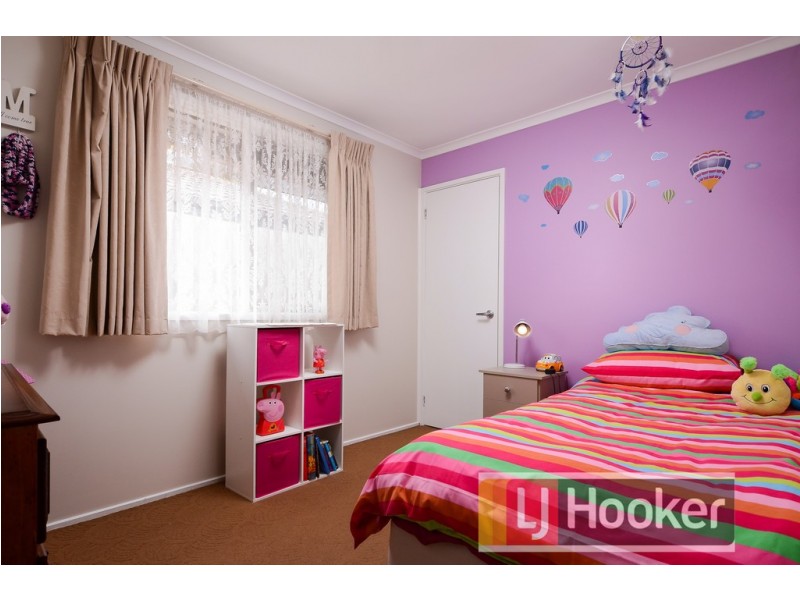 8 Marsden Drive, Cranbourne North VIC 3977