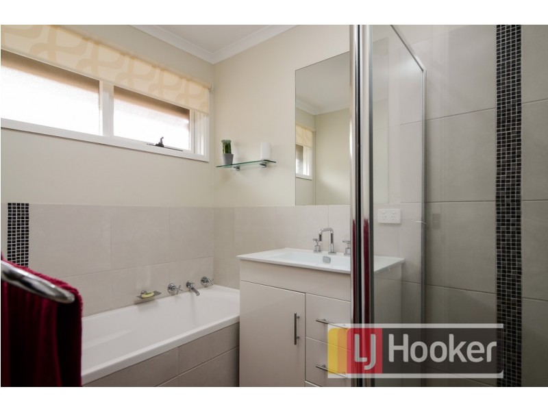 8 Marsden Drive, Cranbourne North VIC 3977