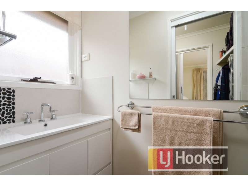 8 Marsden Drive, Cranbourne North VIC 3977