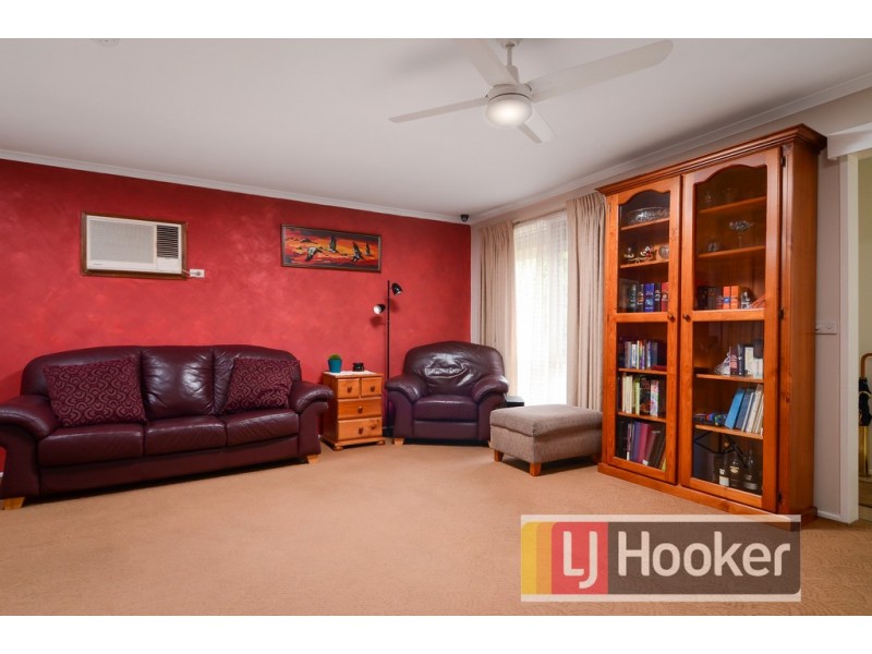 8 Marsden Drive, Cranbourne North VIC 3977
