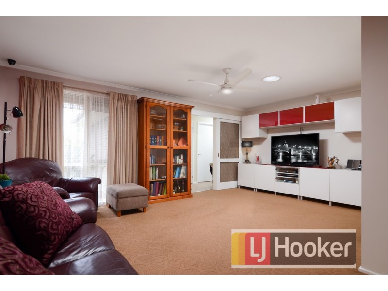 8 Marsden Drive, Cranbourne North VIC 3977