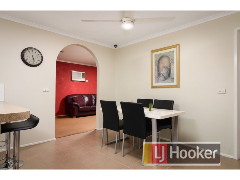 8 Marsden Drive, Cranbourne North VIC 3977