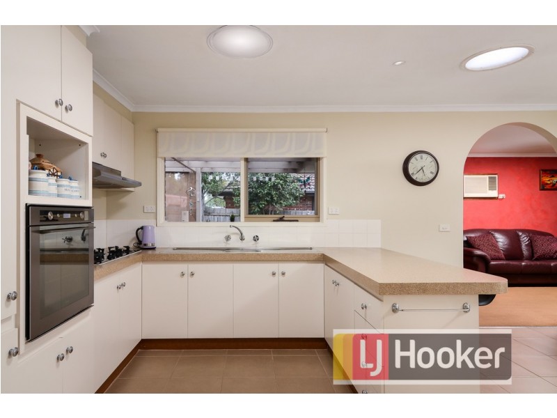 8 Marsden Drive, Cranbourne North VIC 3977