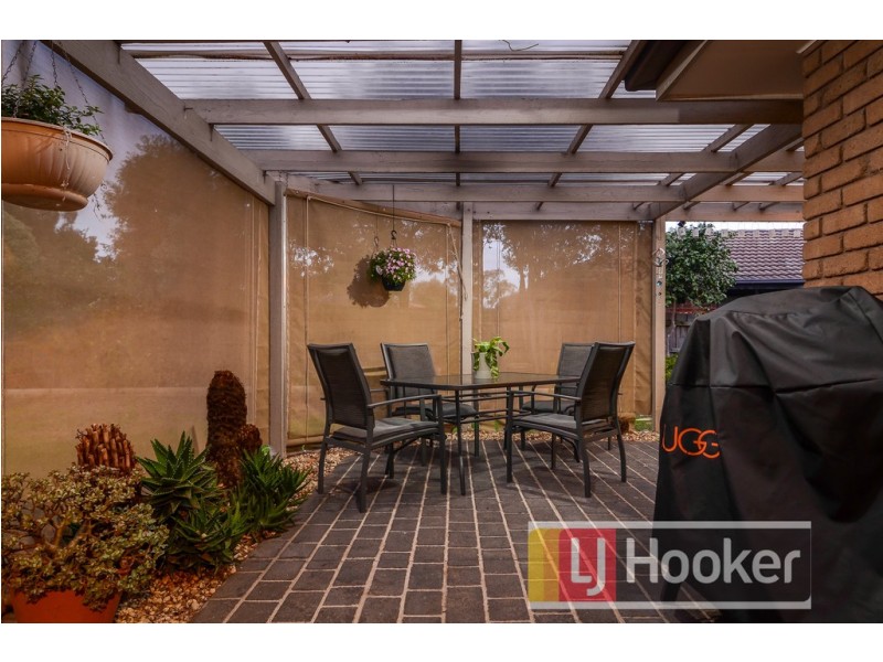 8 Marsden Drive, Cranbourne North VIC 3977