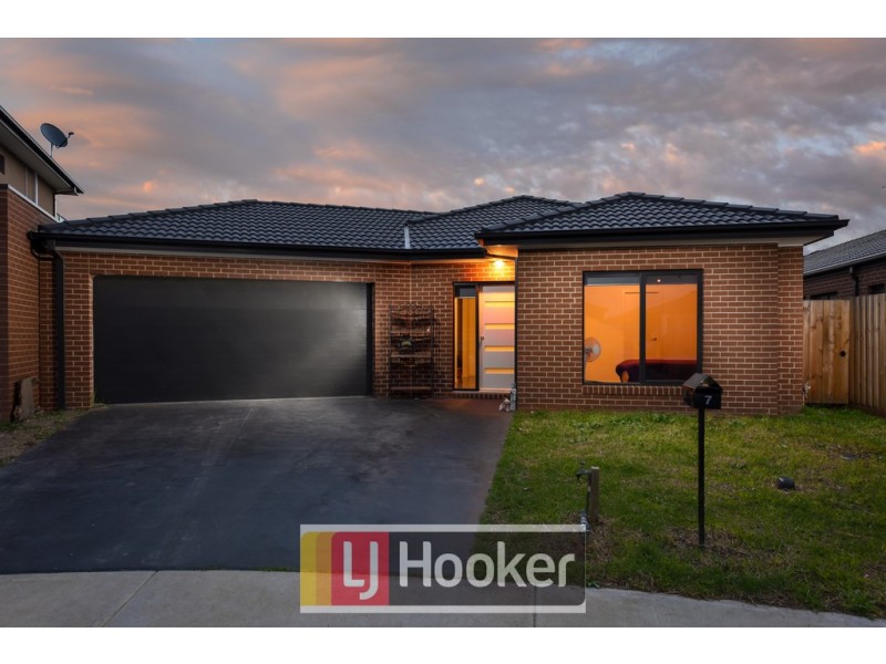 7 Bodhran Place, Lynbrook VIC 3975