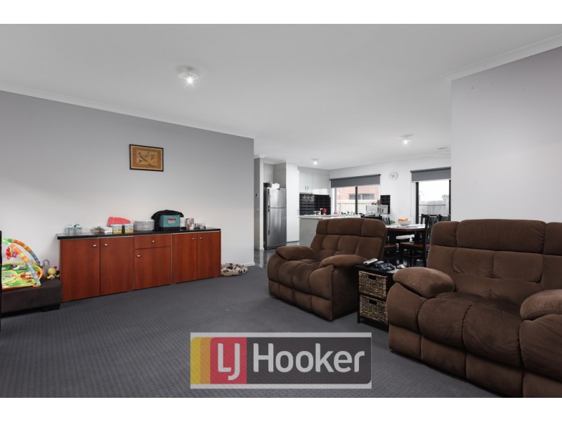 7 Bodhran Place, Lynbrook VIC 3975