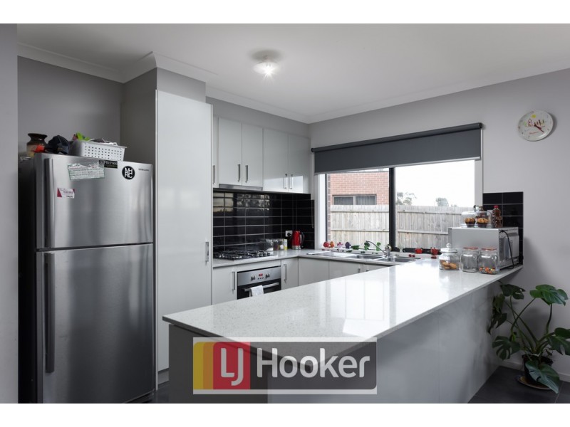 7 Bodhran Place, Lynbrook VIC 3975