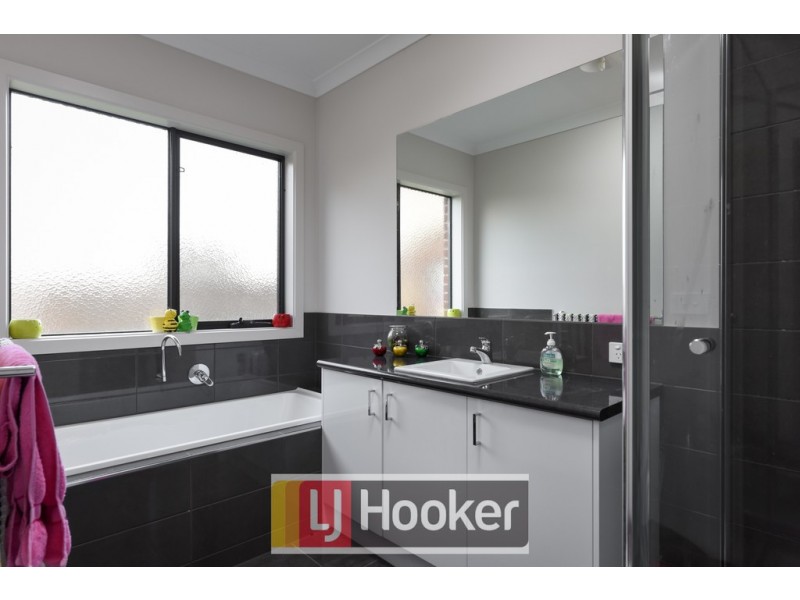 7 Bodhran Place, Lynbrook VIC 3975