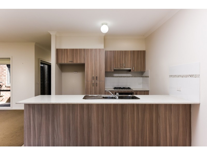 14 Kavanagh Lane, Clyde North VIC 3978