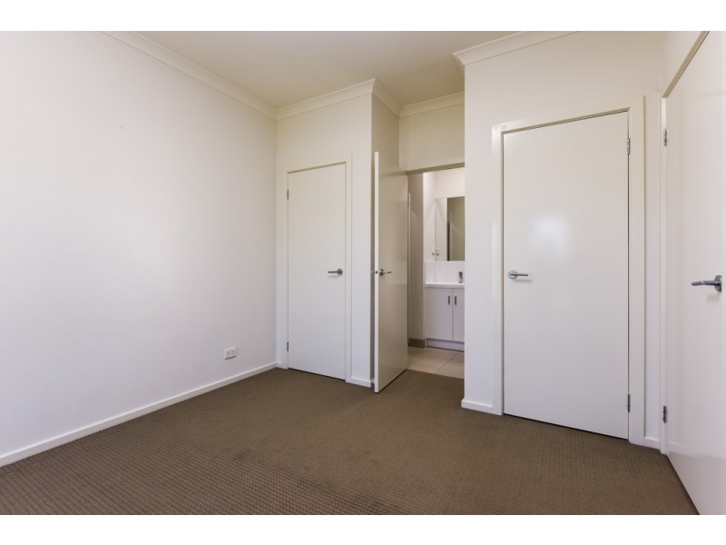 14 Kavanagh Lane, Clyde North VIC 3978