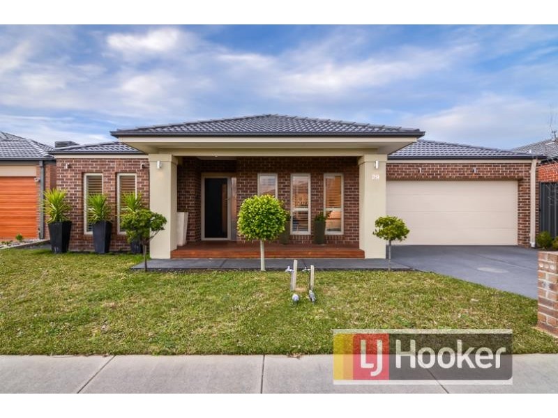 29 Kindred Avenue, Cranbourne North VIC 3977