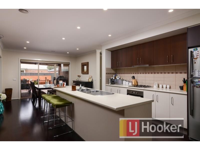 29 Kindred Avenue, Cranbourne North VIC 3977