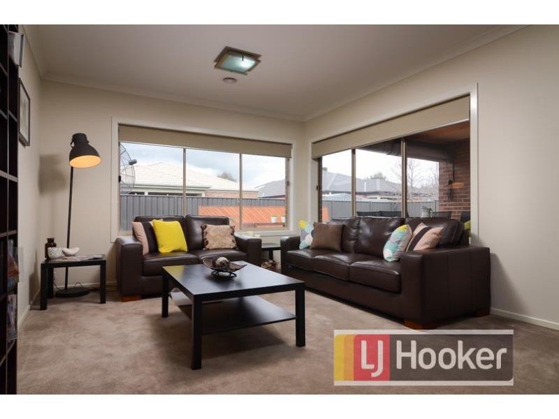 29 Kindred Avenue, Cranbourne North VIC 3977