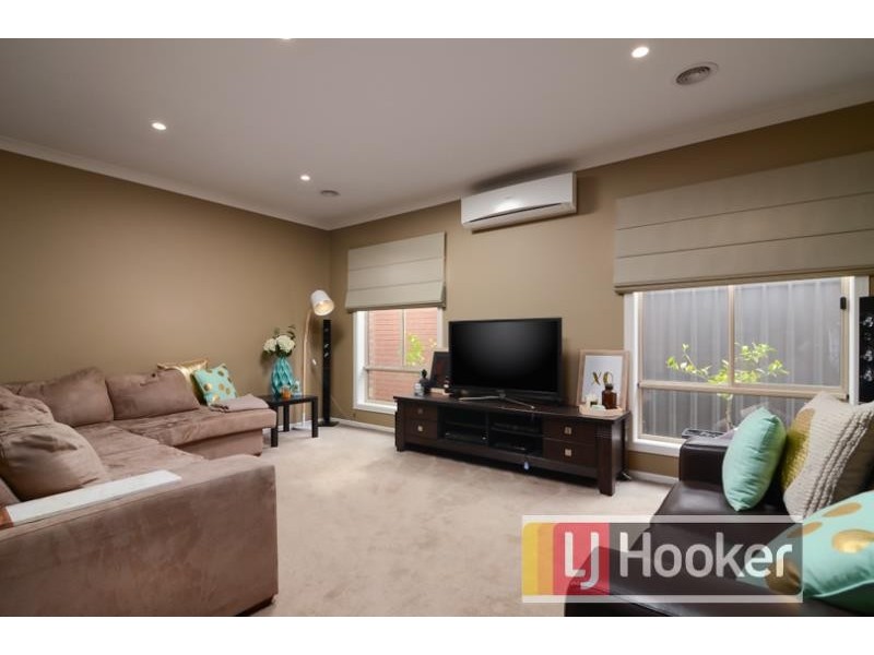 29 Kindred Avenue, Cranbourne North VIC 3977